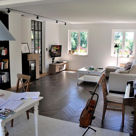 Tres Belle Villa 4 Facades Dans Quartier Vert Et Arbore - 5 Kms De Namur Zewnętrze zdjęcie