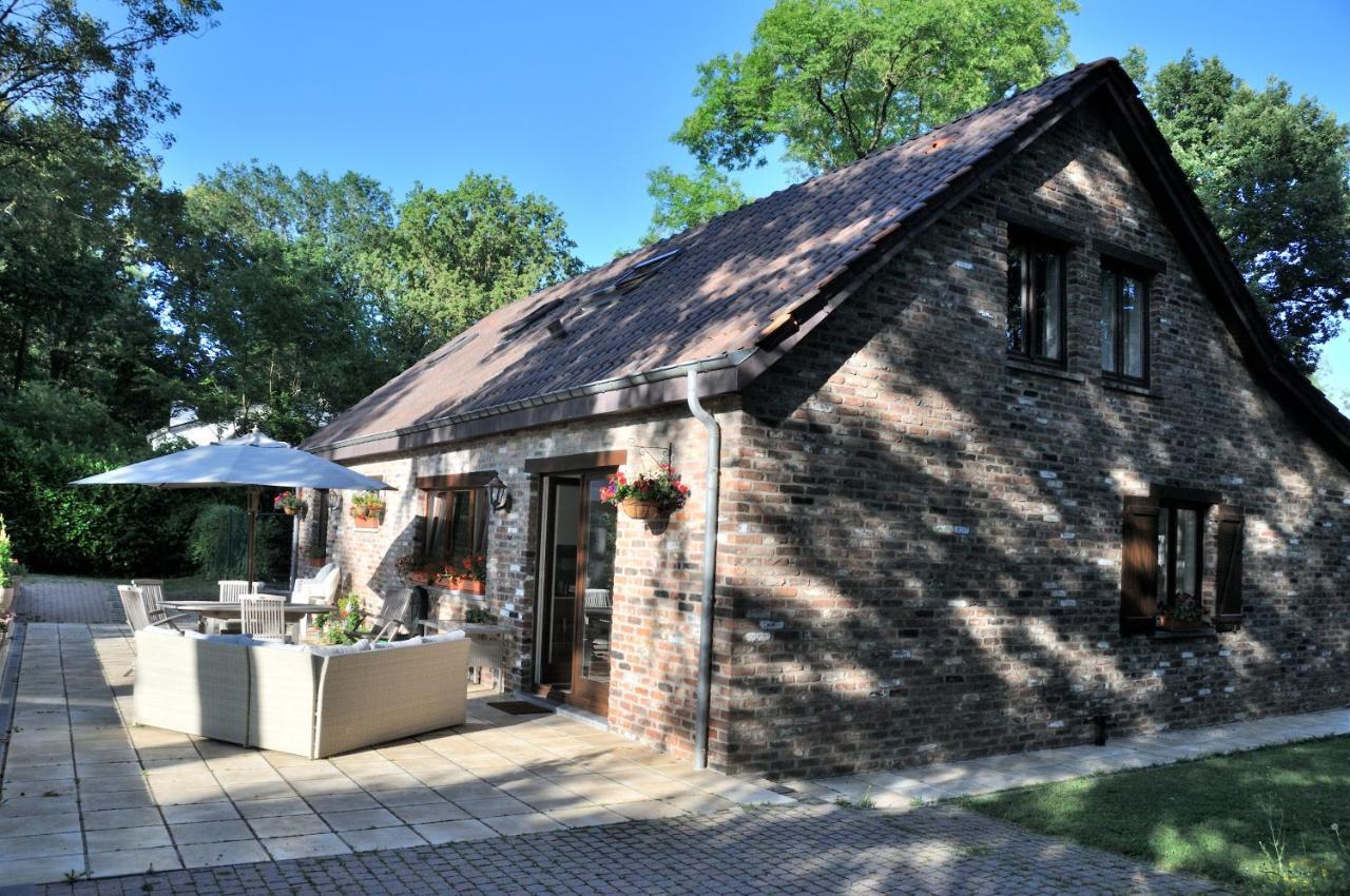 Tres Belle Villa 4 Facades Dans Quartier Vert Et Arbore - 5 Kms De Namur Zewnętrze zdjęcie